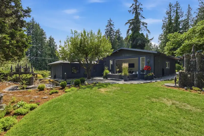 3552 BEACH AVENUE - photo 4 of 40