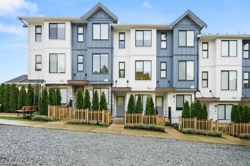 12 1871 165A STREET - photo 2 of 25