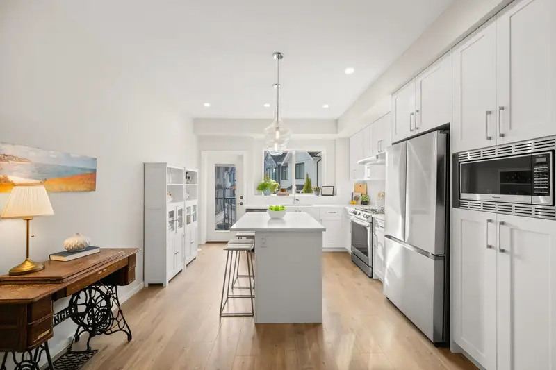 12 1871 165A STREET - photo 4 of 25