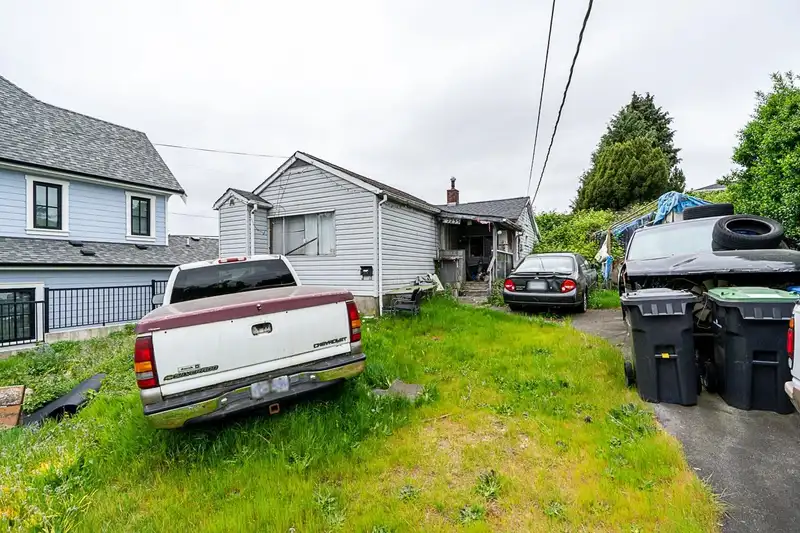 2235 EDINBURGH STREET - photo 4 of 38