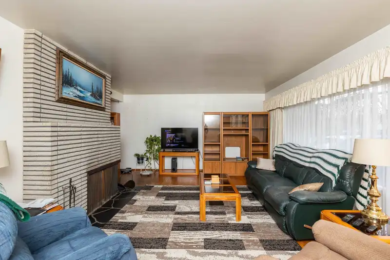 8736 154 STREET - photo 4 of 33
