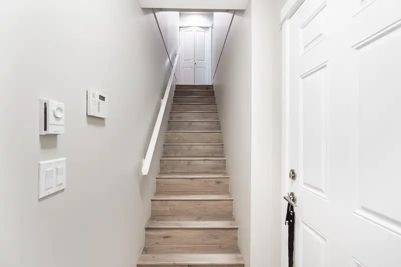 48 7088 191 STREET - photo 3 of 31