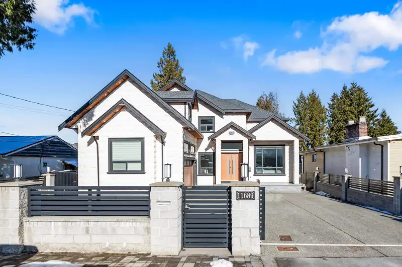 11689 96A AVENUE - photo 2 of 40