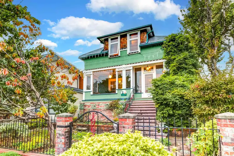 1109 EDINBURGH STREET - photo 1 of 40