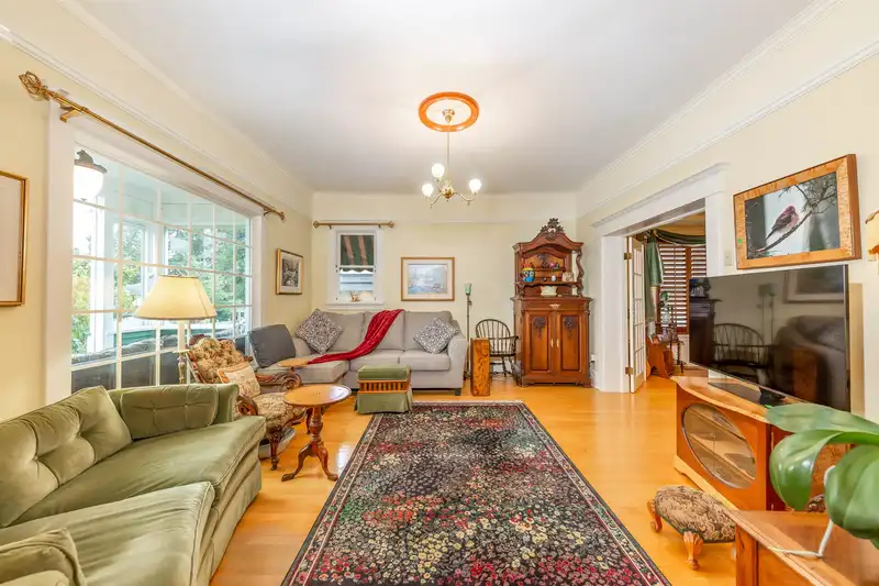 1109 EDINBURGH STREET - photo 3 of 40