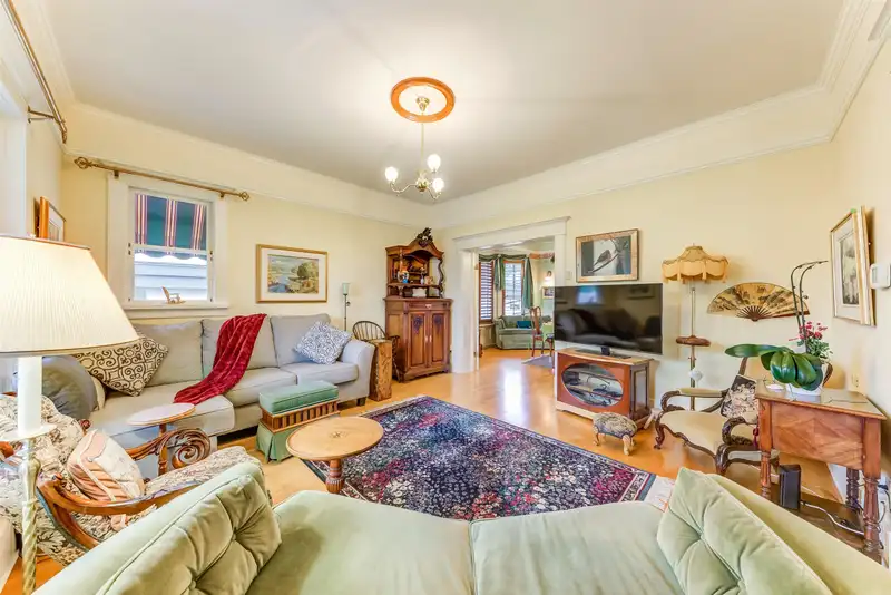 1109 EDINBURGH STREET - photo 4 of 40