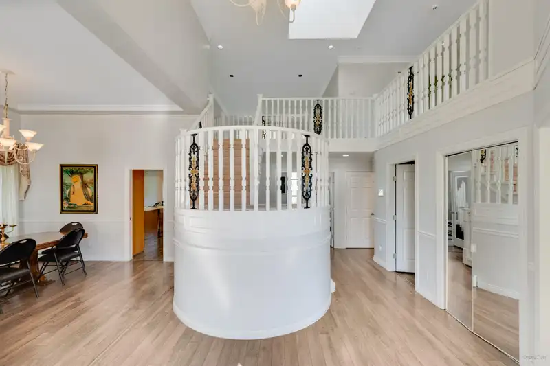 12114 98 AVENUE - photo 4 of 30