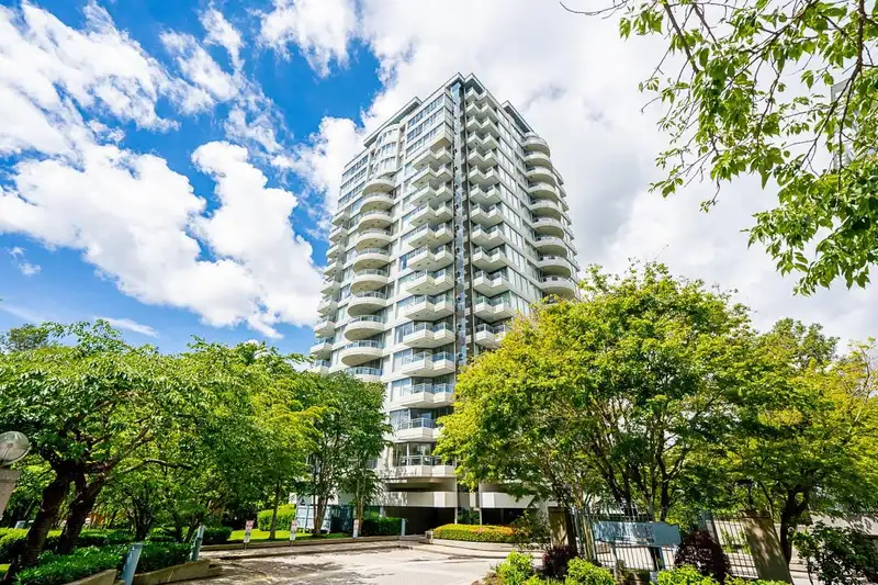 1702 13353 108 AVENUE - photo 2 of 40
