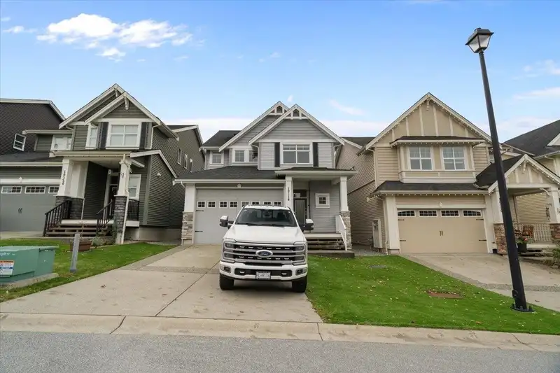10516 ROBERTSON STREET - photo 1 of 24