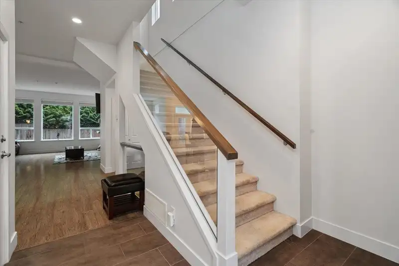 10516 ROBERTSON STREET - photo 3 of 24