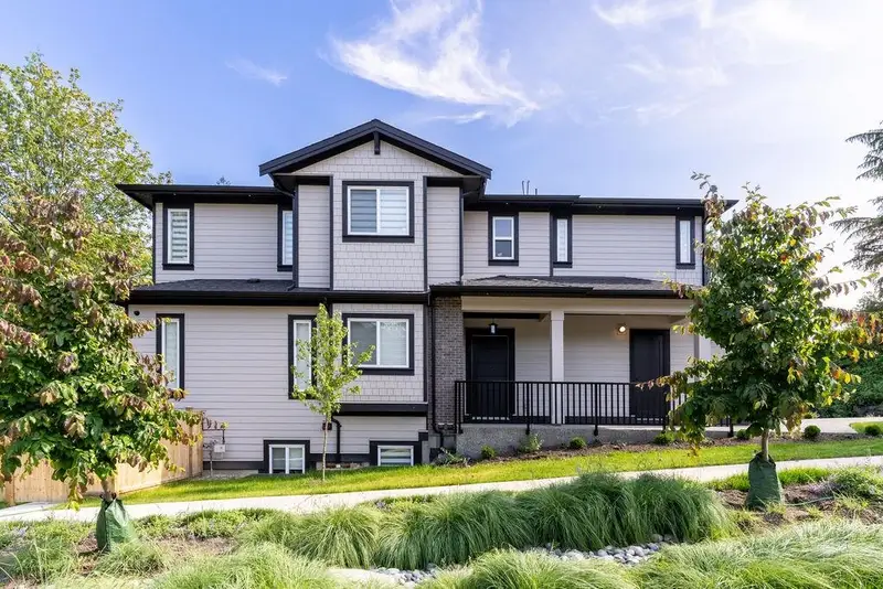 7028 205 STREET - photo 3 of 25