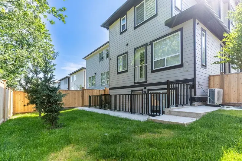 7028 205 STREET - photo 4 of 25