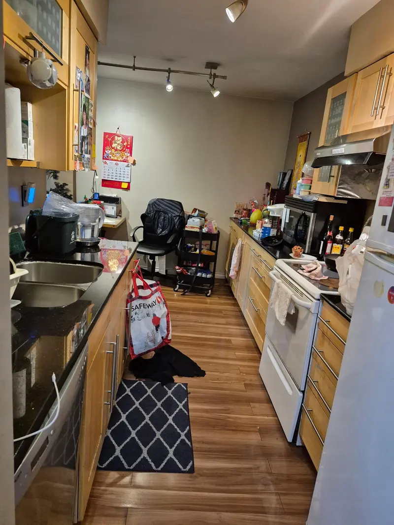 208 9847 MANCHESTER DRIVE - photo 3 of 5