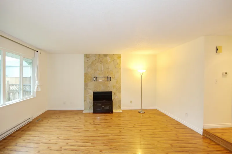 7203 BRIDLEWOOD COURT - photo 4 of 25