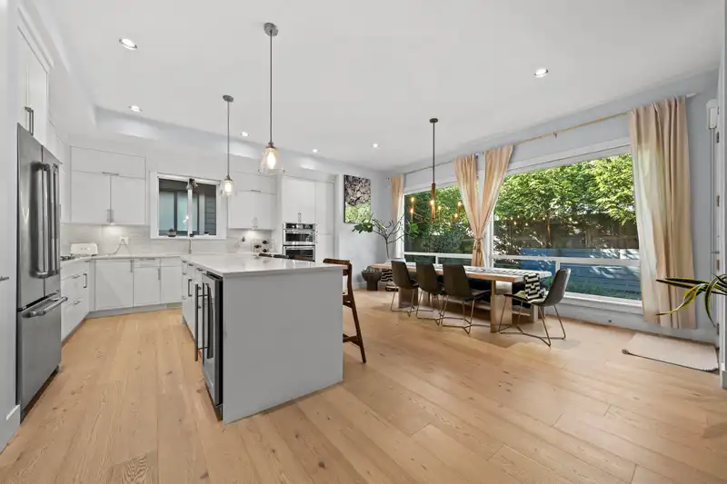 16735 17A AVENUE - photo 4 of 32