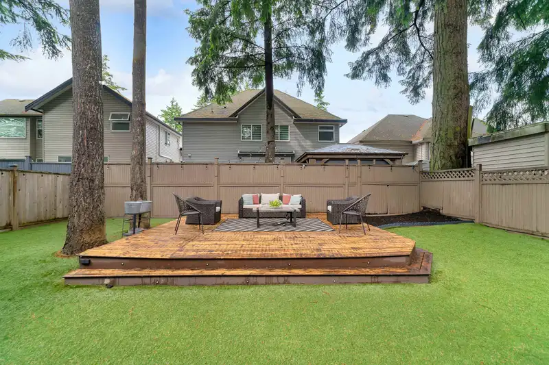 15083 58A AVENUE - photo 2 of 35