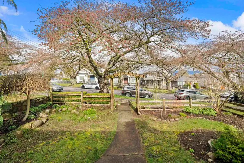 3114 GRAVELEY STREET - photo 4 of 40