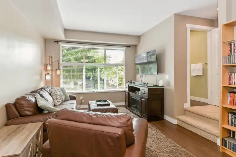 55 18199 70 AVENUE - photo 4 of 26
