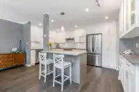225 2451 GLADWIN ROAD - thumbnail 2