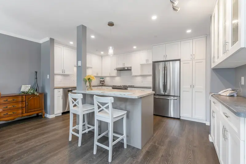 225 2451 GLADWIN ROAD - photo 2 of 25