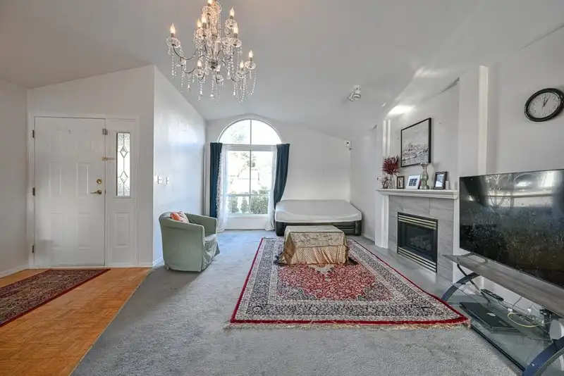 32948 10 AVENUE - photo 4 of 39