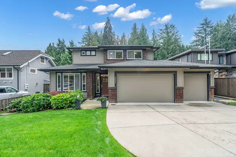 995 SHAKESPEARE AVENUE - photo 3 of 40