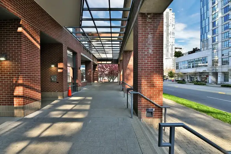 1206 13399 104 AVENUE - photo 2 of 40