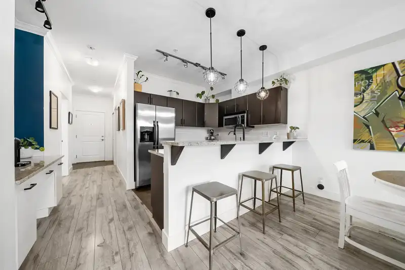 308 2632 PAULINE STREET - photo 1 of 40