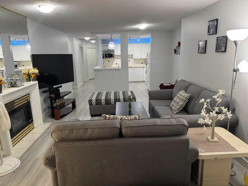 414 8139 121A STREET - photo 3 of 31