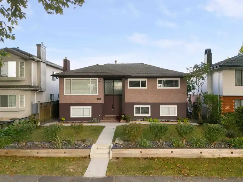 841 E 21ST AVENUE - photo 1 of 40