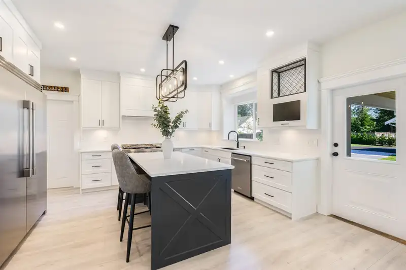 22872 76A AVENUE - photo 4 of 35