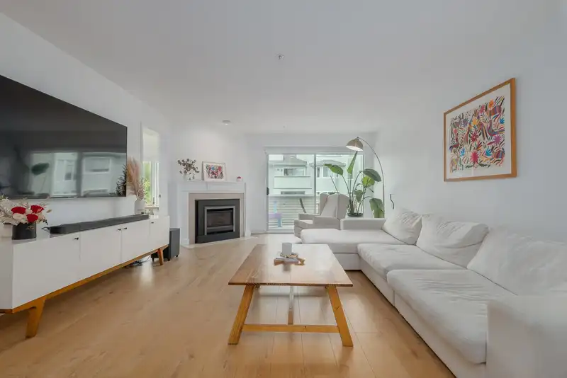 303 7620 COLUMBIA STREET - photo 4 of 37