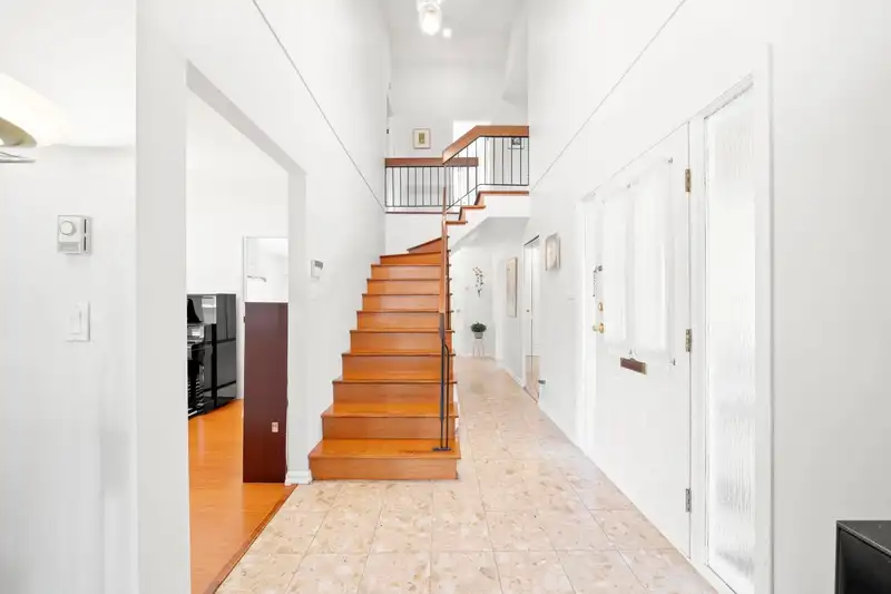 10311 HOLLYMOUNT DRIVE - photo 4 of 23
