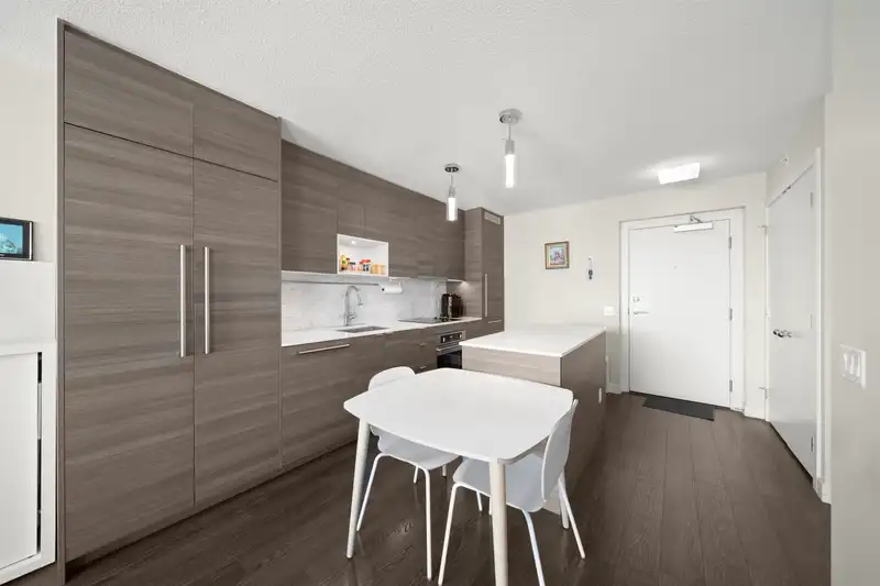 1806 13398 104 AVENUE - photo 2 of 25