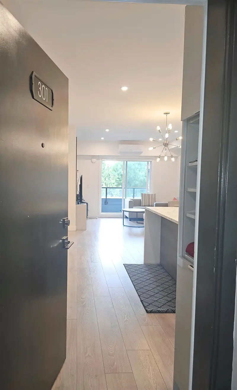 B301 14438 72 AVENUE - photo 3 of 9