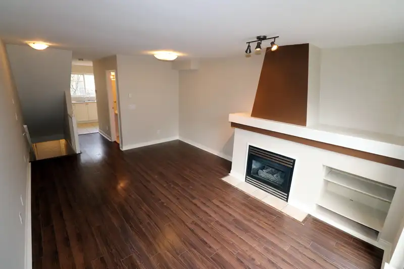 84 1561 BOOTH AVENUE - photo 4 of 14