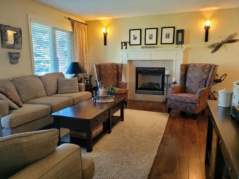 3655 NANAIMO CRESCENT - photo 2 of 36