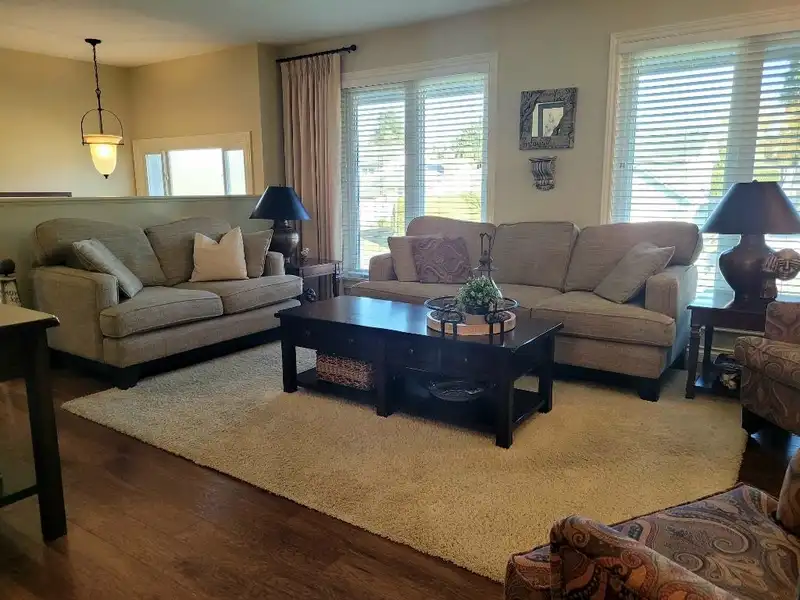 3655 NANAIMO CRESCENT - photo 3 of 36