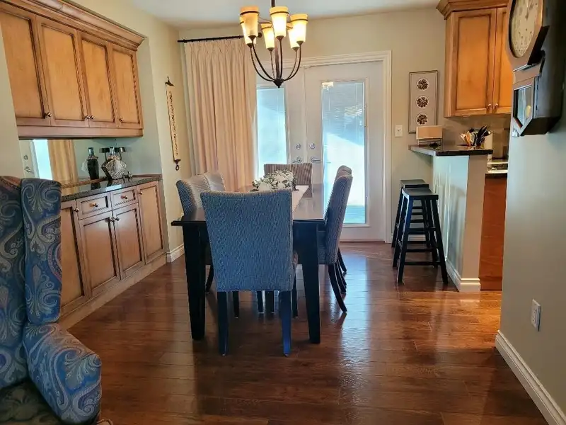 3655 NANAIMO CRESCENT - photo 4 of 36