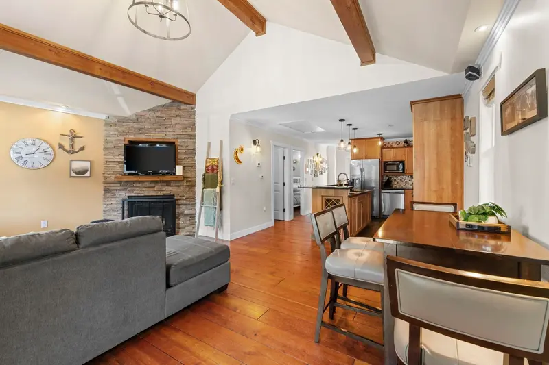 311 SPRUCE STREET - photo 2 of 25