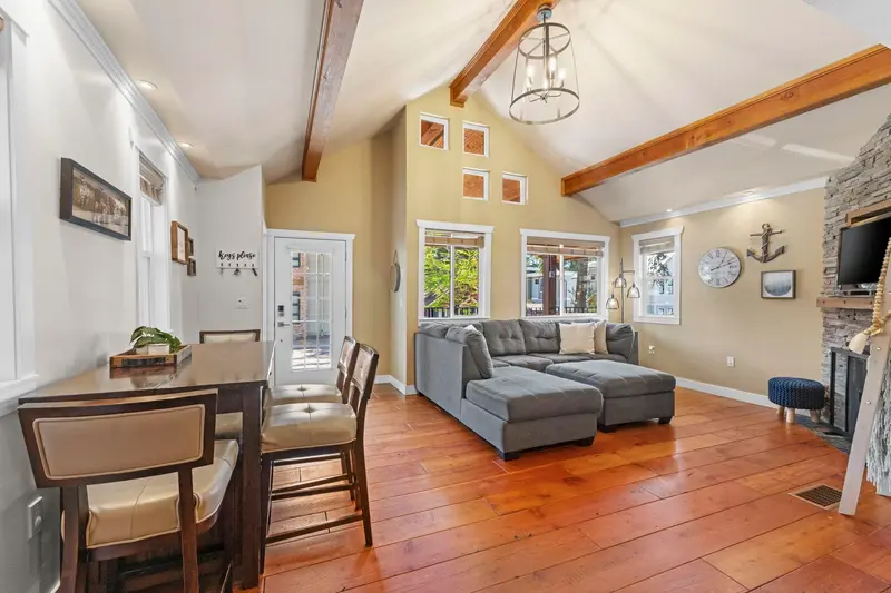 311 SPRUCE STREET - photo 4 of 25