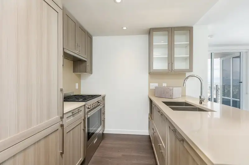 2204 5665 BOUNDARY ROAD - photo 4 of 21