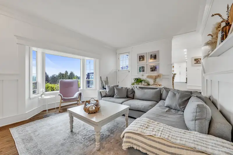 20755 46A AVENUE - photo 4 of 40