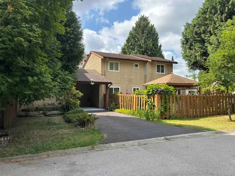 15402 96A AVENUE - photo 1 of 15