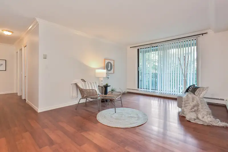 113 1740 SOUTHMERE CRESCENT - photo 2 of 25