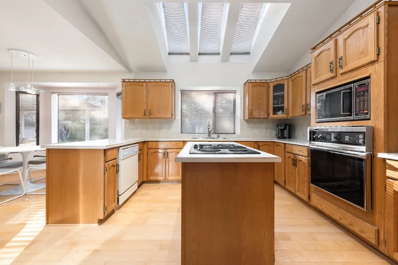 4360 STEVESTON HIGHWAY - photo 2 of 25