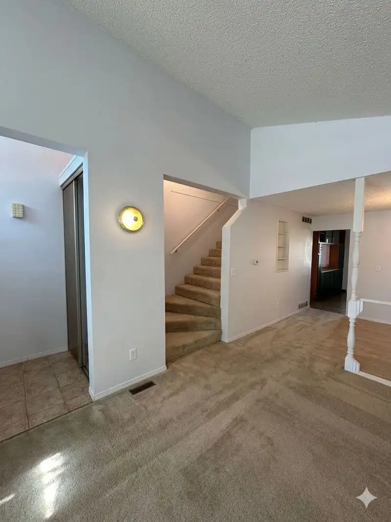 1965 FLYNN CRESCENT - photo 4 of 6