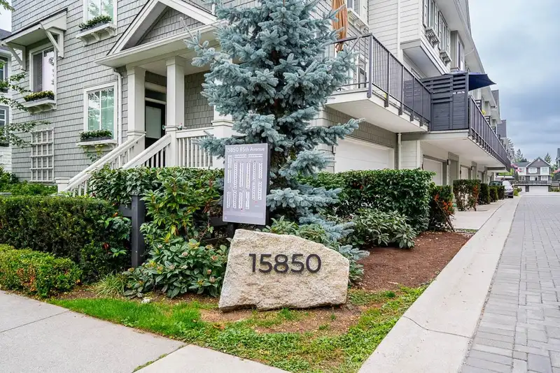 43 15850 85 AVENUE - photo 3 of 38