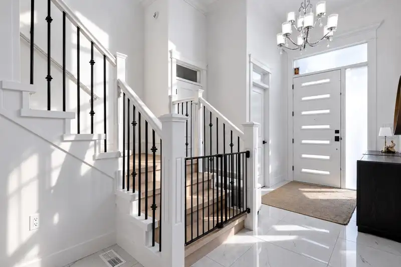 18080 67 AVENUE - photo 4 of 40