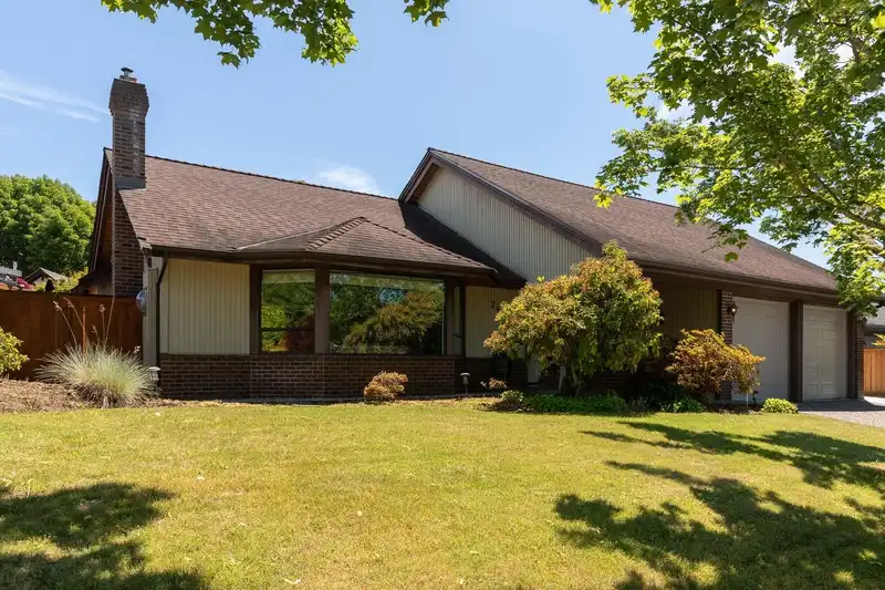 748 JUNIPER PLACE - photo 1 of 39